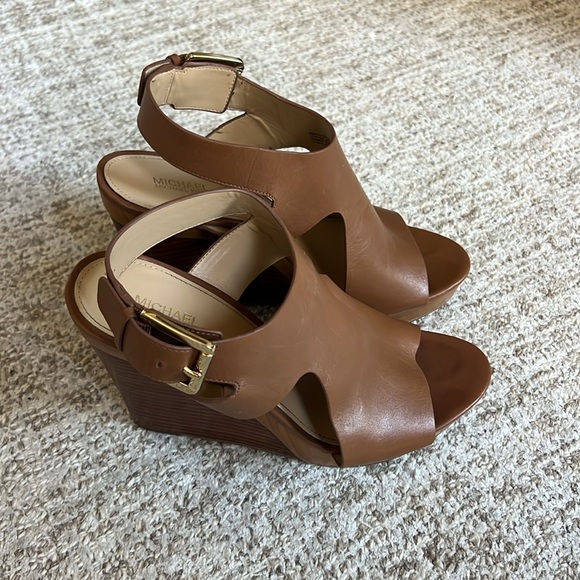 Michael Kors wedges - Picture 2 of 3